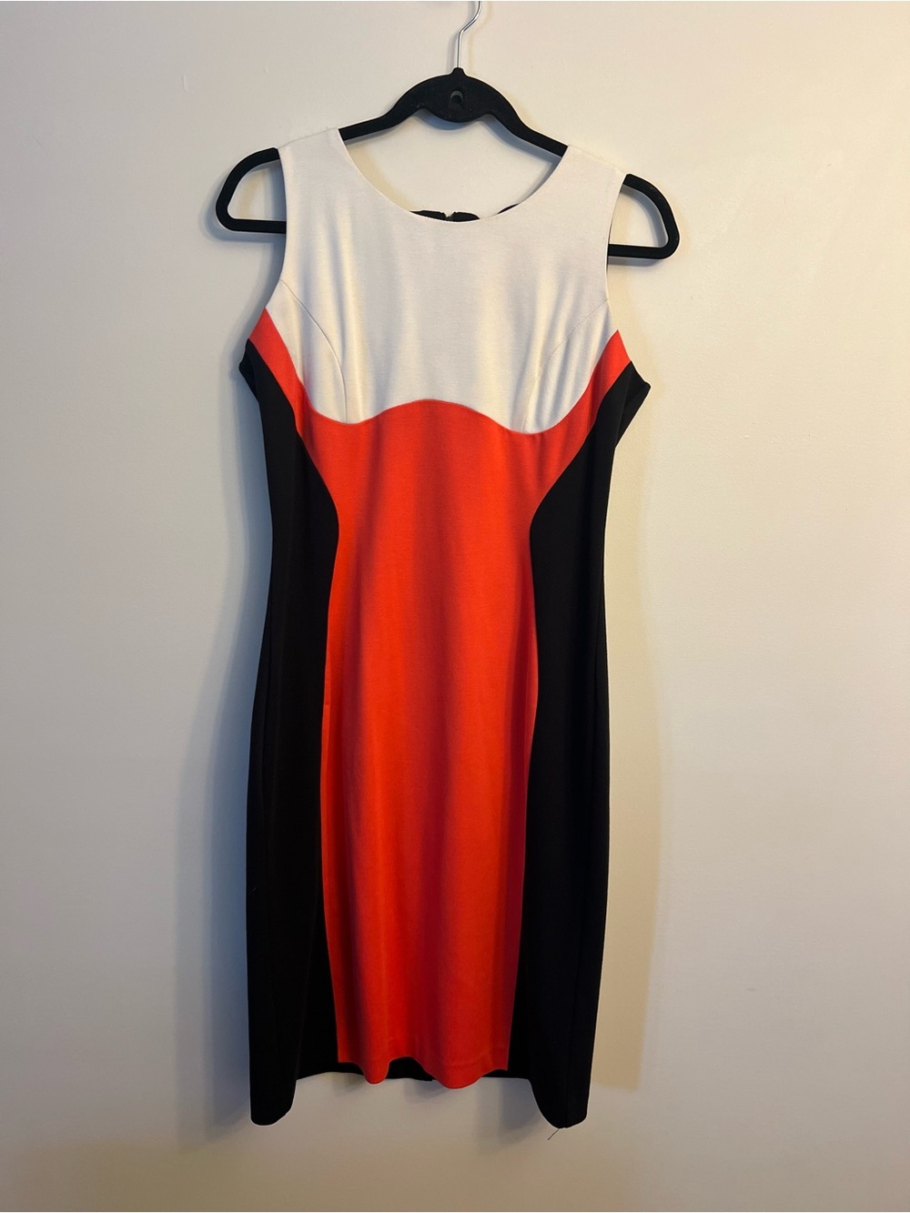 Ronni Nicole White, Red and Black Sleeveless Colorblock Sheath Dress